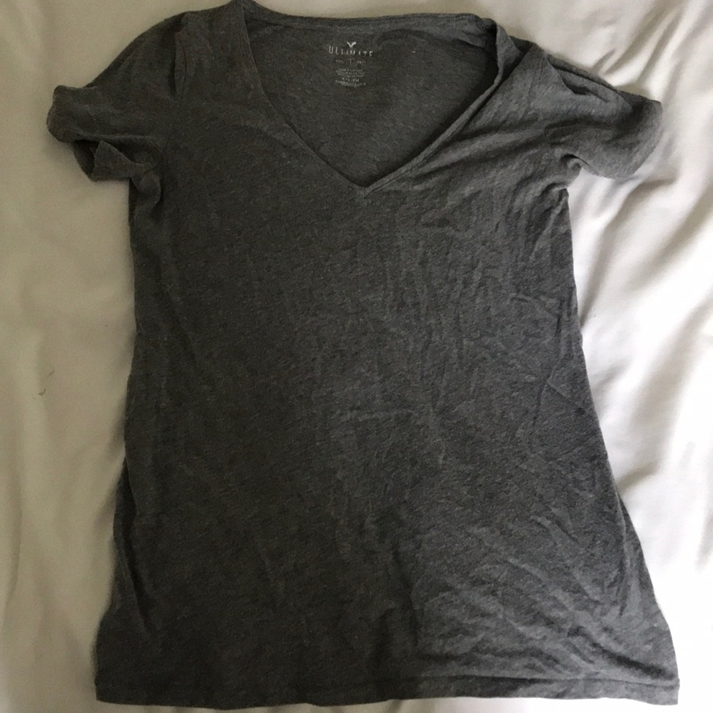 V-neck t-shirt